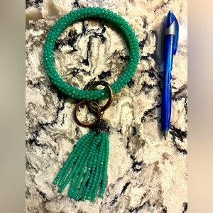 Tassle keychain ring turquoise gold